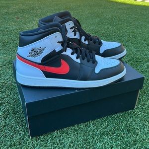 Air Jordan 1 Mid Black/Chile Red-White
